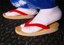 Textured Vinyl Sandals, Zori (Red, S)